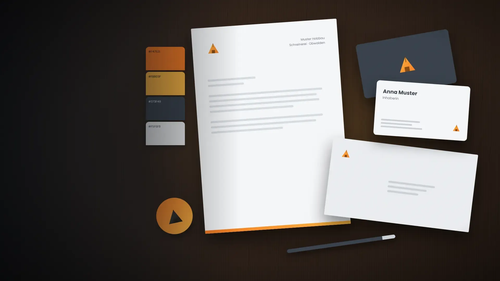Symbolische Darstellung eines Corporate-Design-Prozesses mit Farbfächer